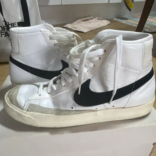 [BUNJANG] Nike Blazer Mid '77 Vintage White Black Sneakers (280mm) / 나이키 블레이저 미드 77 화이트 블랙