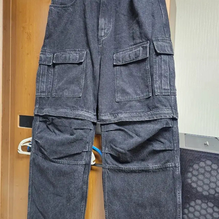 [BUNJANG] MNGU Convertible Cargo Black Denim / [L] MNGU 컨버터블 카고 흑청 데님