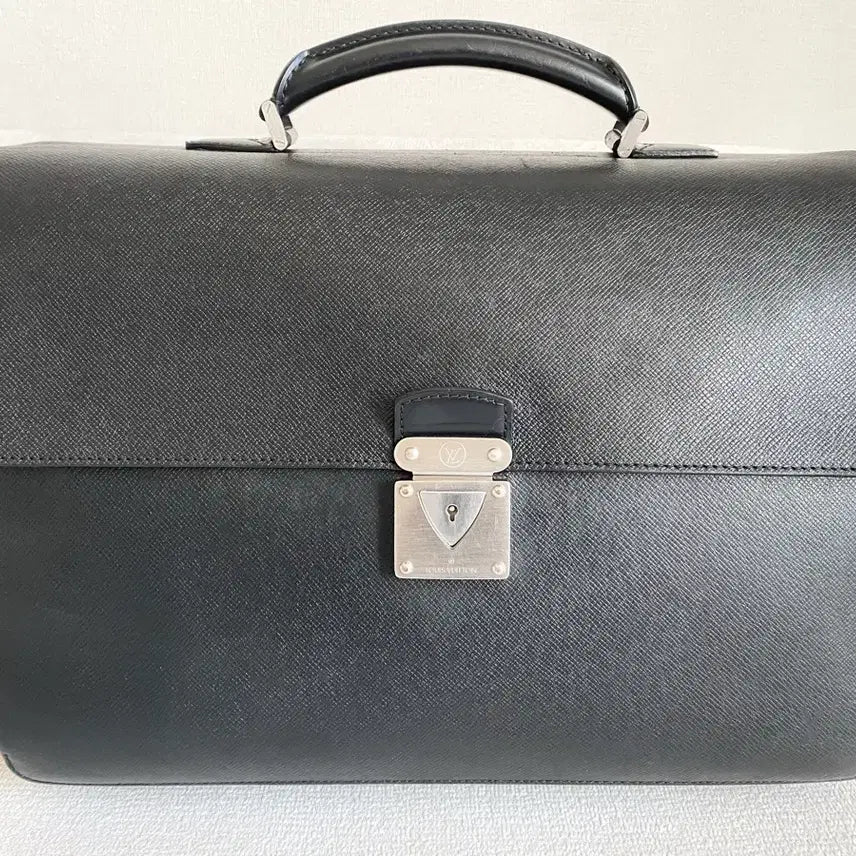 [BUNJANG] Louis Vuitton Taiga Robusto Briefcase / 루이비통 타이가 로부스토 브리프 케이스