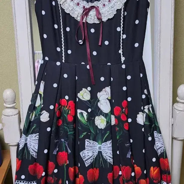 [BUNJANG] Leaf Tulip Gardening Jumper Skirt Black / 리프 튤립 가드닝 점퍼스커트 블랙