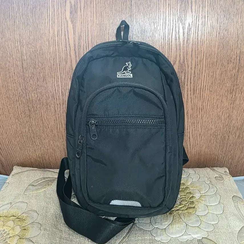 [BUNJANG] Kangol Sling Bag Black / 캉골 슬링백 블랙