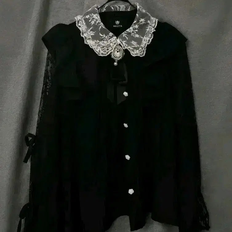 [BUNJANG] Rozita Lace Slit Blouse / 로지타 레이스 트임 블라우스 리즈리사시허니버블즈디마럽마즈