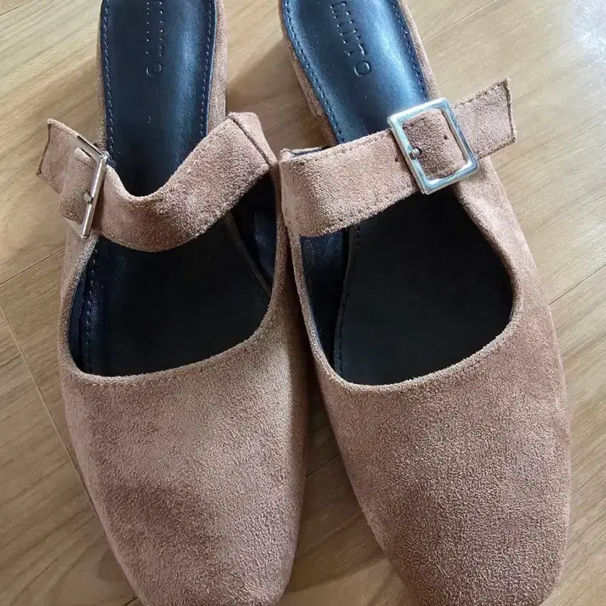 [BUNJANG] Women's Mule Heels - Size 245 / 봄.가을 뮬 구두 새거 245