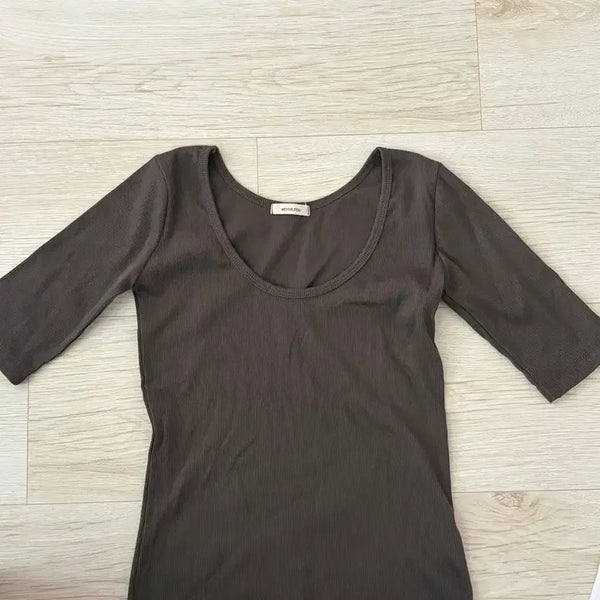 [BUNJANG] Glony Classic Tee, Archive J2U Scoop Neck Tee, Poeto Two-Piece Set / 개별 구매 / 글로니, 아카이브제이투유, 포에토