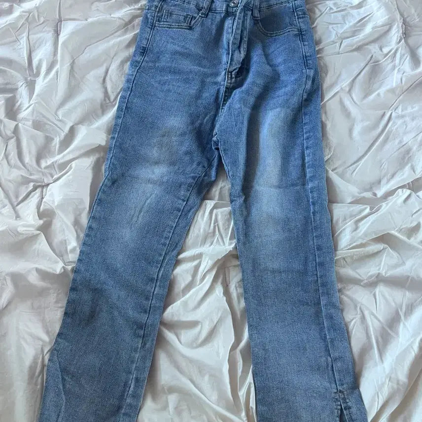 [BUNJANG] Light Wash Denim Pants with Frayed Hem / 연청 청바지