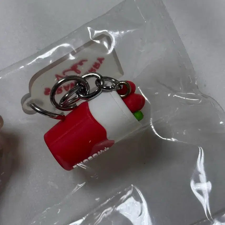[BUNJANG] A Twosome Place Strawberry Beverage Limited Edition Keyring (New) / [새상품] 투썸 스트로베리 음료 키링