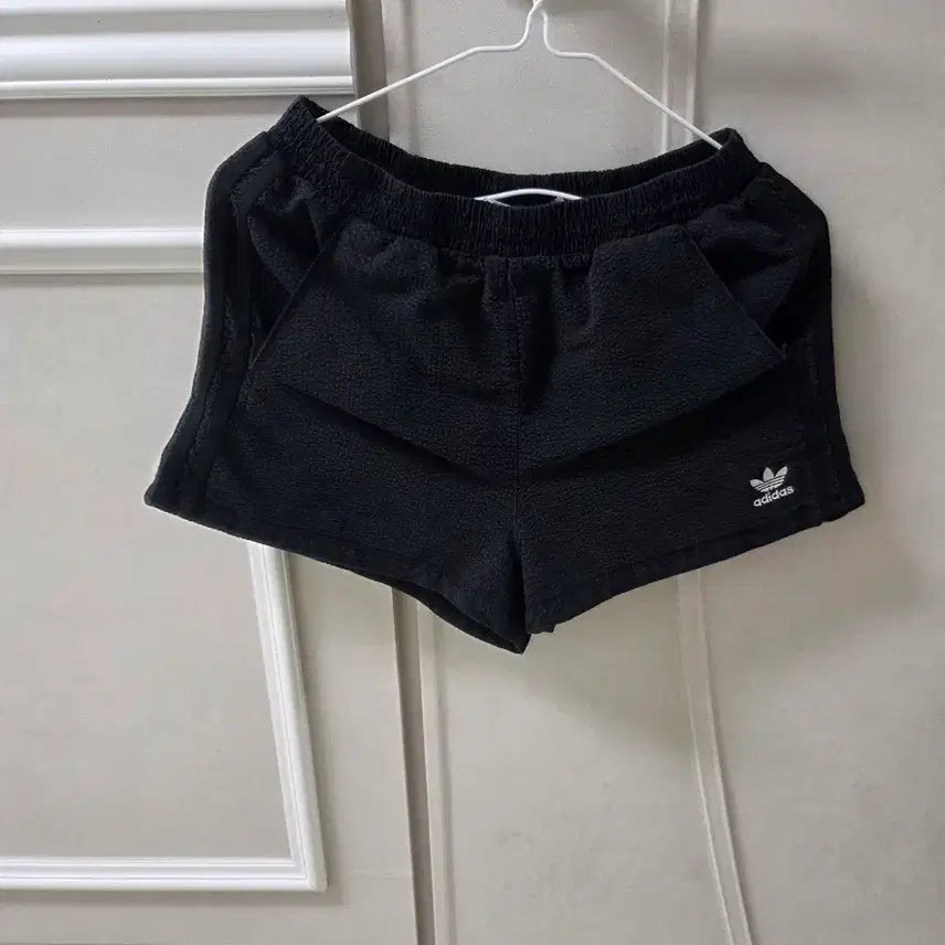 [BUNJANG] Adidas Women's Black Logo Play Shorts / 아디다스 여성 반바지