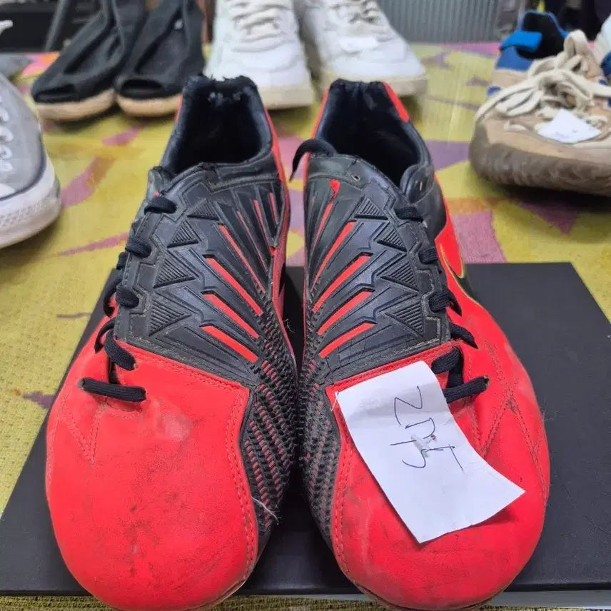 [BUNJANG] Nike Soccer Cleats Red/Black Size 275 / 275 나이키 축구화 레드/블랙