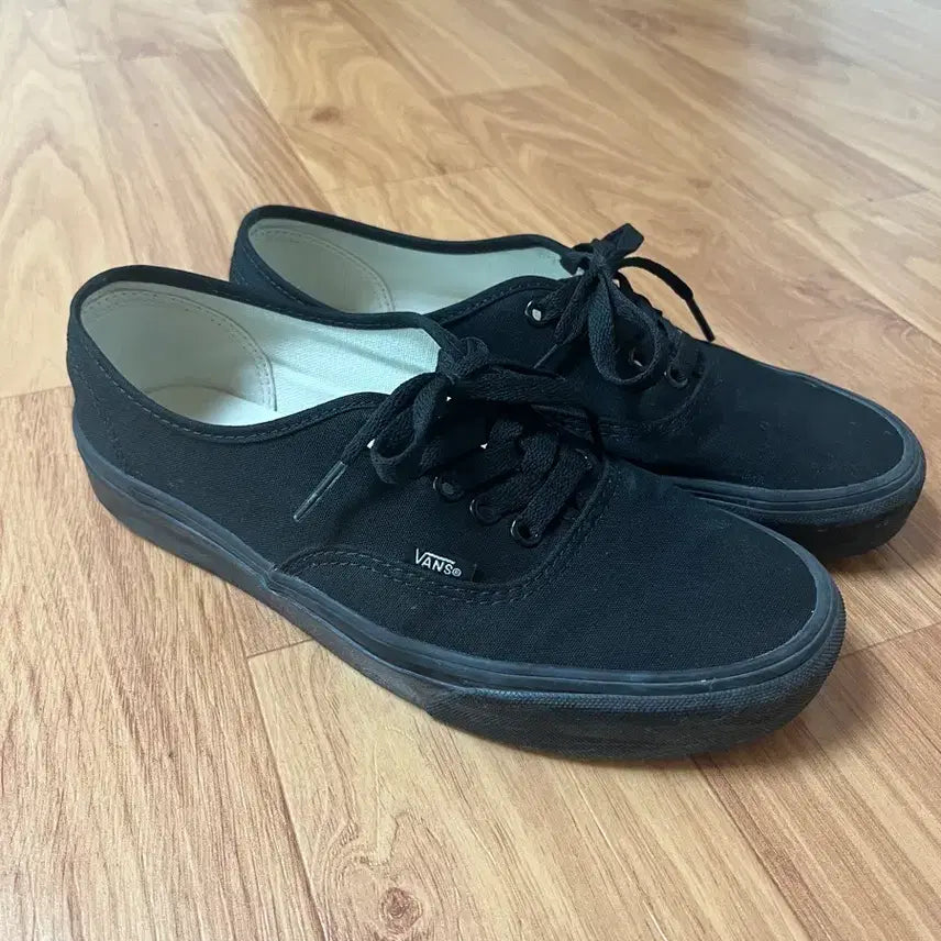 [BUNJANG] Vans Authentic Black Sneakers / 반스 어센틱 블랙 스니커즈 260
