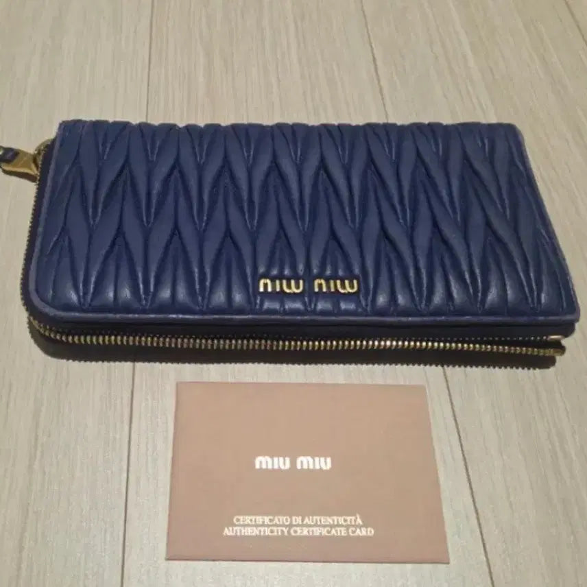 [BUNJANG] Miu Miu Matelassé Long Wallet Navy / [급처 !]미우미우 마테라쎄 장지갑 네이비