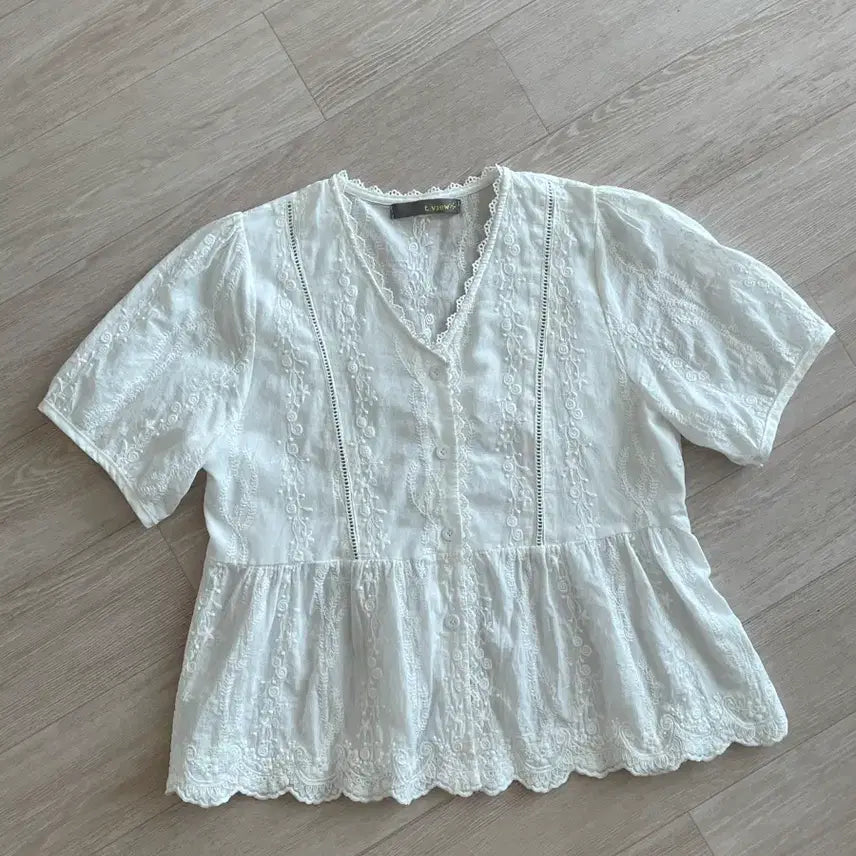 [BUNJANG] Lace Short Sleeve Blouse / 레이스블라우스