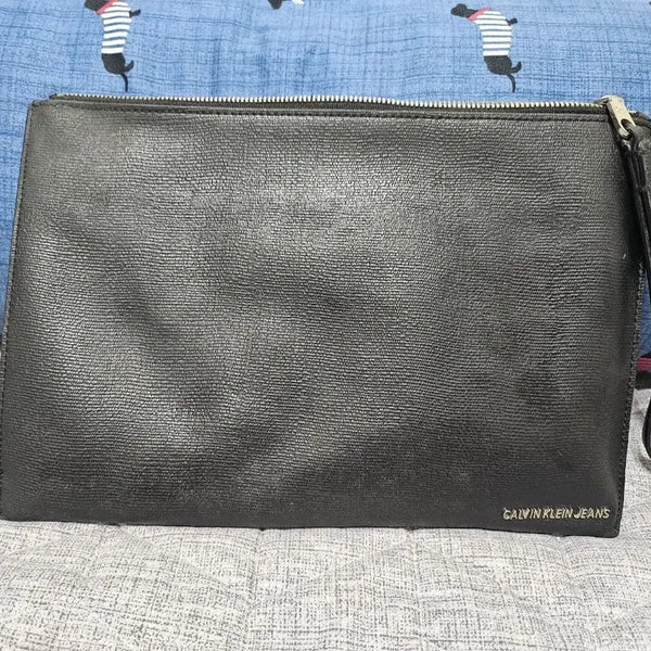 [BUNJANG] Calvin Klein Leather Clutch Pouch / CK 캘빈클라인 가죽 클러치백 파우치  /한두번 사용했어요