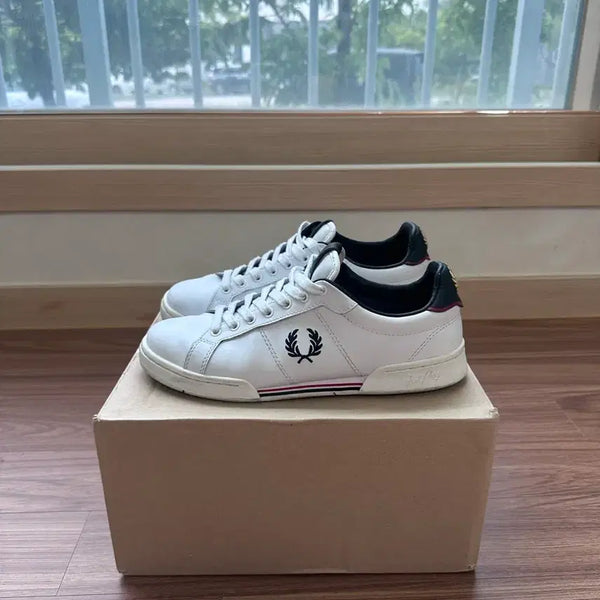 [BUNJANG] Fred Perry Leather Sneakers Size 260 / 프레드페리 레더 260 사이즈
