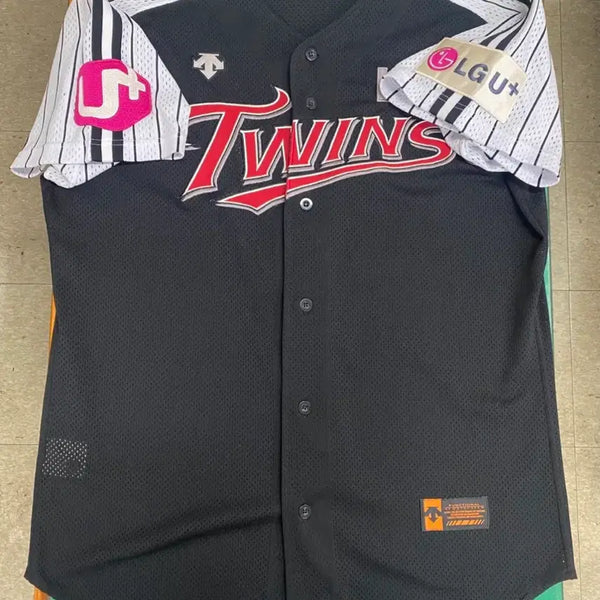 [BUNJANG] LG Twins Descente Authentic Summer Kurogo Uniform / LG트윈스 데상트 하계 구로고 유니폼 팝니다.