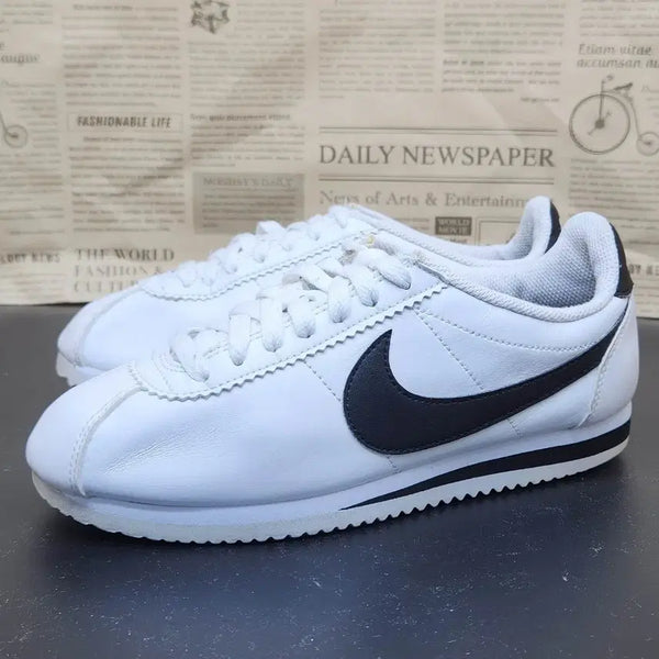 [BUNJANG] Nike Cortez White Black Sneakers / 나이키 코르테즈 흰검 스니커즈235