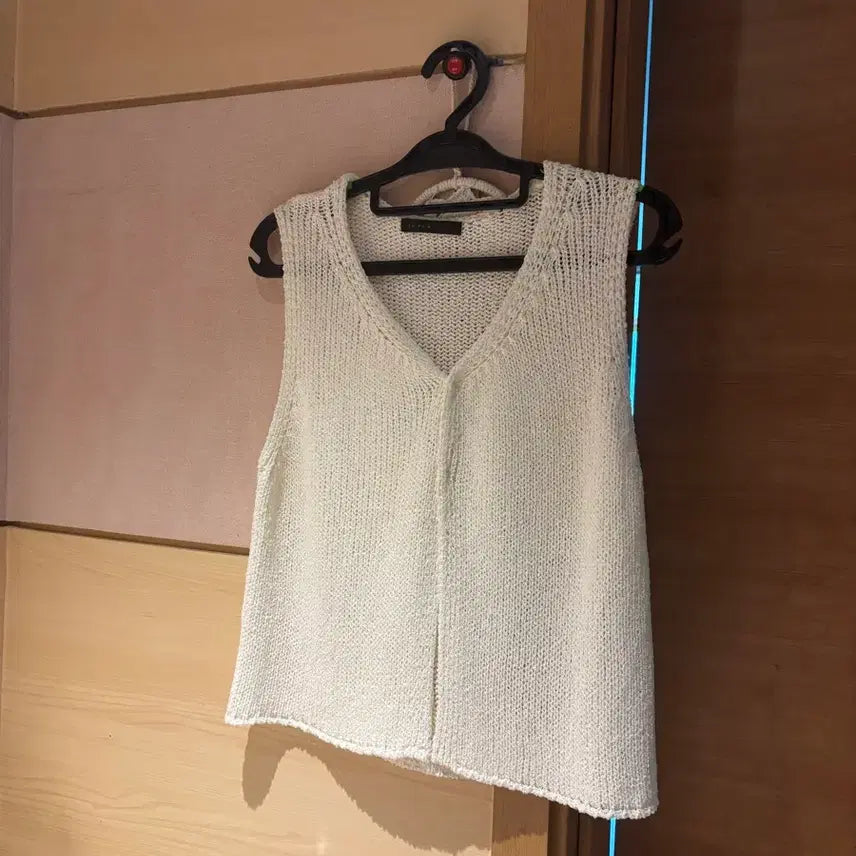 [BUNJANG] Ivory Knit Sleeveless Top / 니트 민소매 아이보리