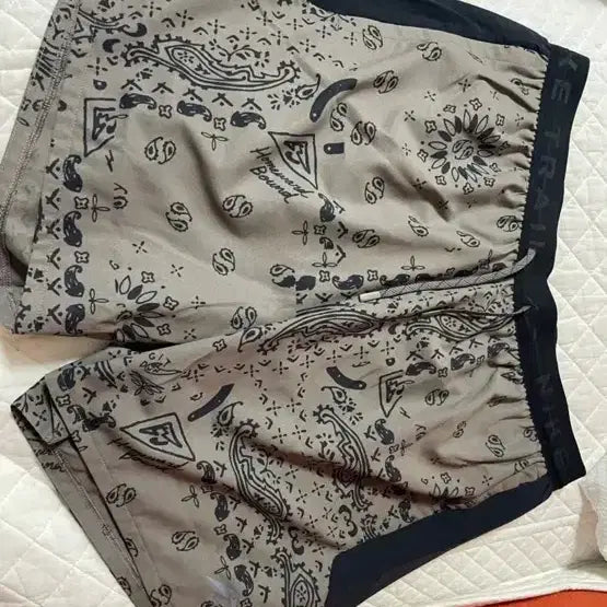 [BUNJANG] Nike Trail Dri-FIT Running Shorts Homeward Bound Cave Stone 6-Inch / 나이키 트레일 드라이핏 러닝 쇼츠 홈워드 바운드 케이브 스톤 6인치