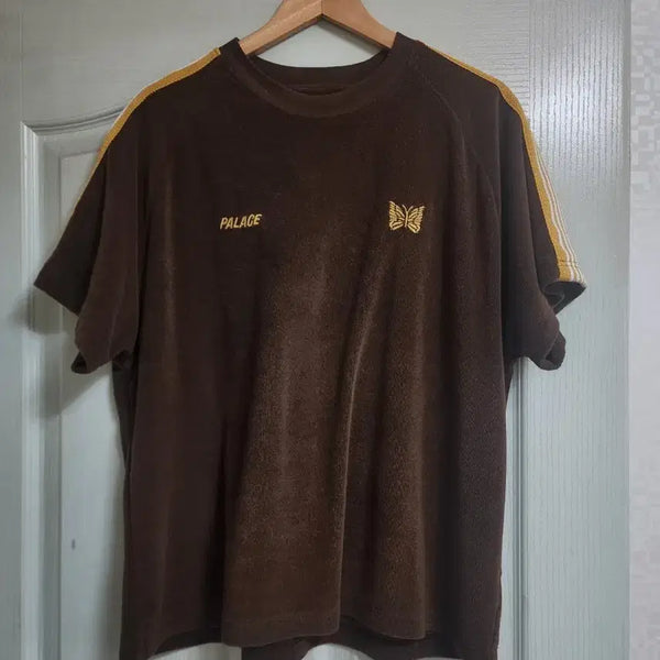 [BUNJANG] Needles Brown Embroidered Butterfly Logo Short Sleeve T-Shirt / 니들스 반팔