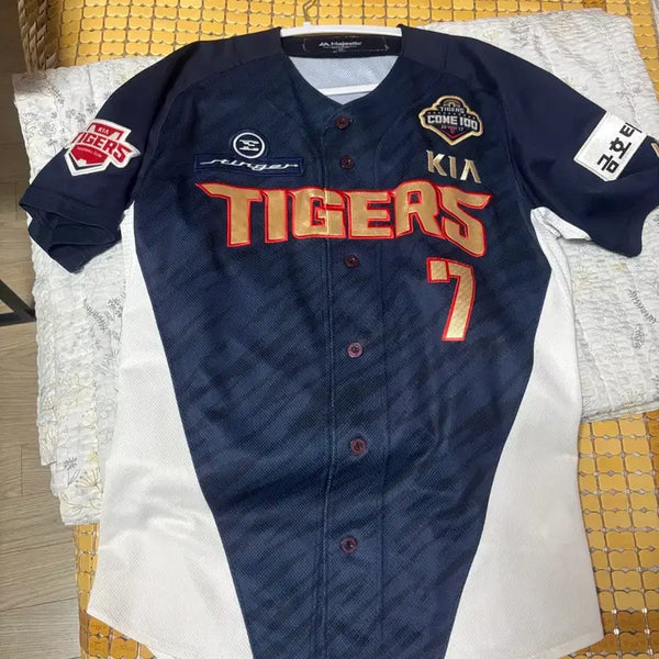 [BUNJANG] Kia Tigers Lee Jong-beom 1000 Hit Commemorative Jersey L / 기아 백만관중 이종범 열마킹 유니폼 L