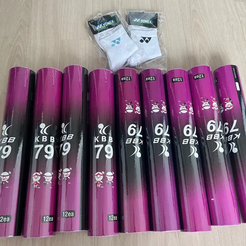 [BUNJANG] Yonex Badminton Shuttlecocks (120 Count) with Yonex Socks (2 Pairs) / KBB79