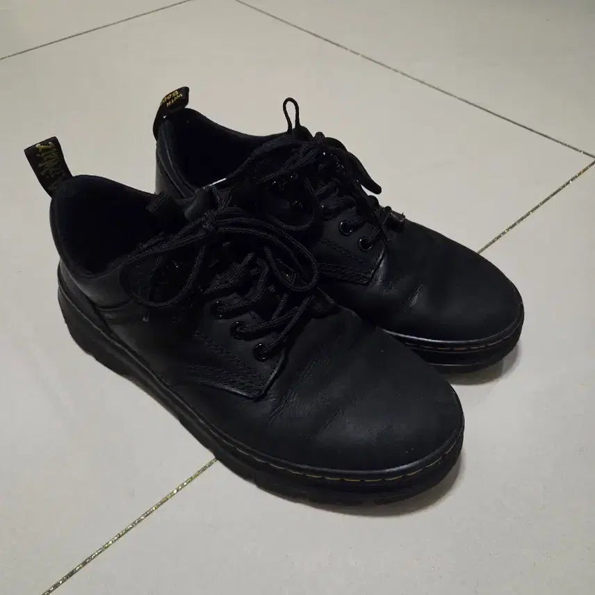 [BUNJANG] Dr. Martens Leander Wyoming Leather Utility Shoes - Black / (260) 닥터마틴 리더 와이오밍 레더 유틸리티 슈즈 블랙