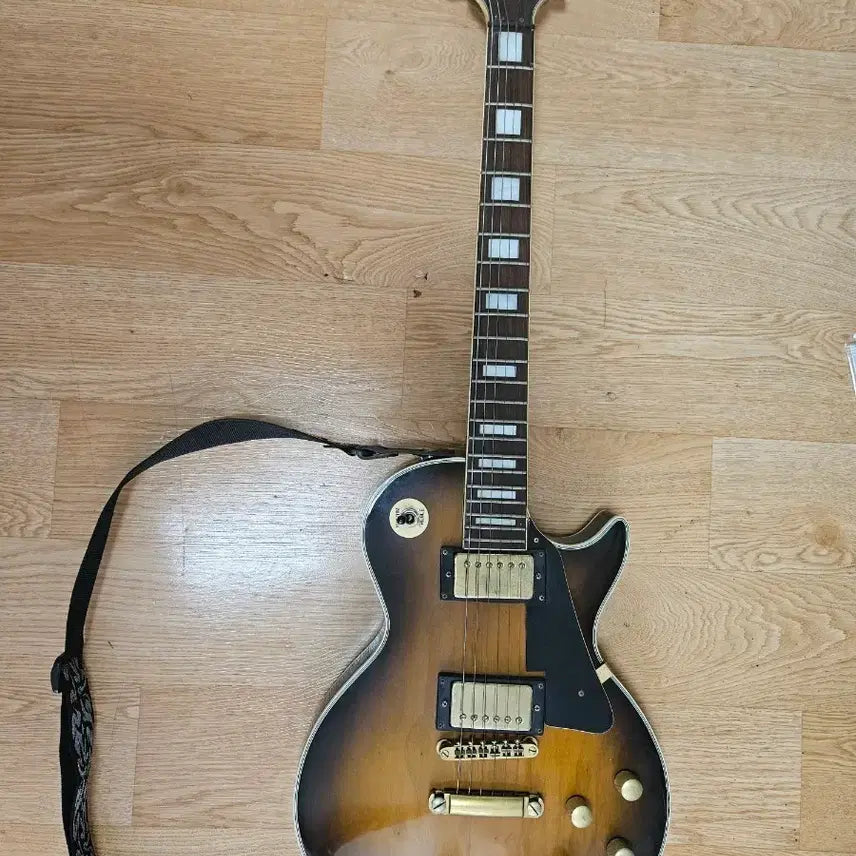 [BUNJANG] Diamond Les Paul Electric Guitar Sunburst / 다이아몬드 일렉기타