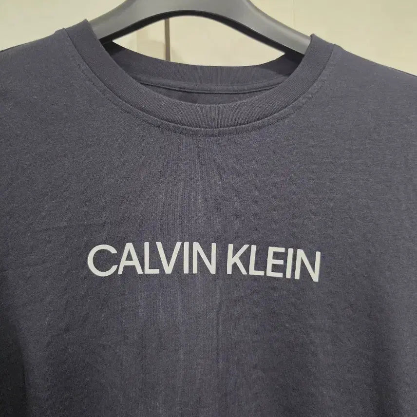 [BUNJANG] Calvin Klein Center Logo Long Sleeve T-Shirt / 캘빈클라인(CALVIN KLEIN) 센터 로고 긴팔 티셔츠