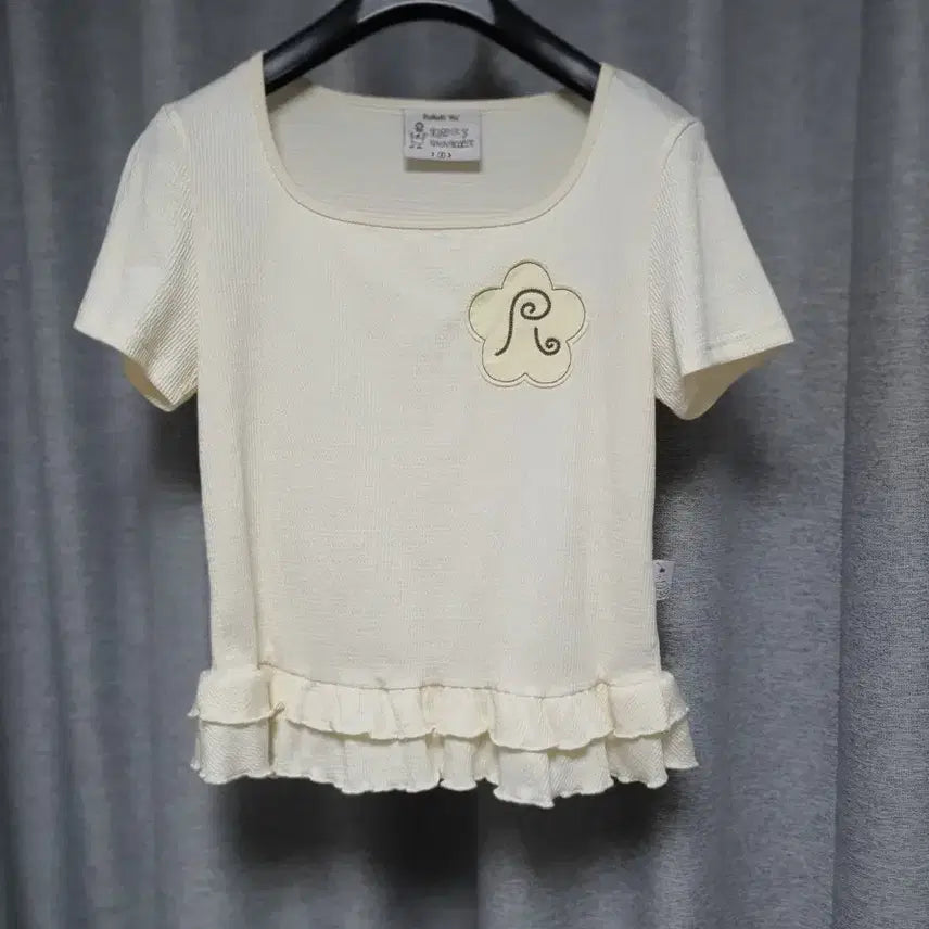 [BUNJANG] Runakihu Women's Embroidered Frill Square Neck Short Sleeve T-Shirt / runakihu루나키후시원한 엠보 프릴레이어드스퀘어넥숏슬리브반팔2s