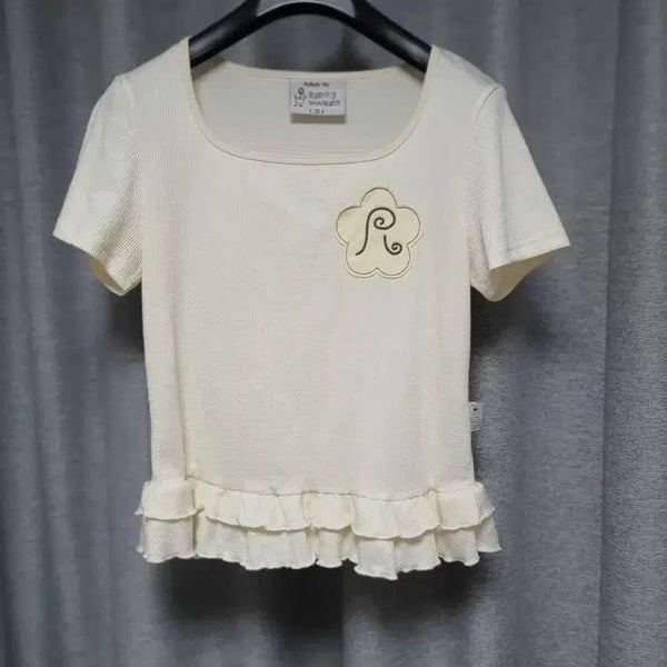 [BUNJANG] Runakihu Women's Embroidered Frill Square Neck Short Sleeve T-Shirt / runakihu루나키후시원한 엠보 프릴레이어드스퀘어넥숏슬리브반팔2s