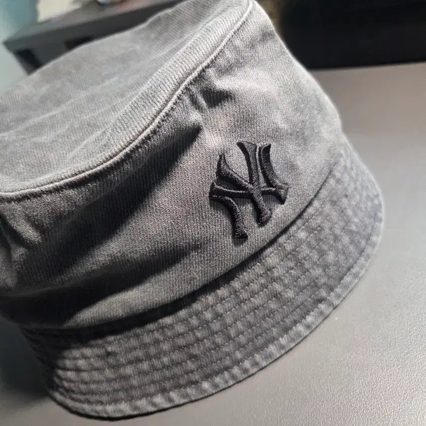 [BUNJANG] MLB Bucket Hat Dark Gray / MLB 모자, 버킷햇 (사용안함)