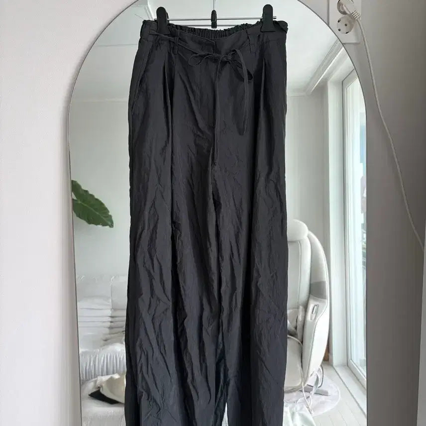 [BUNJANG] Sisley Kairos Two-Tuck Pants / 시슬리 카이로 투턱 팬츠