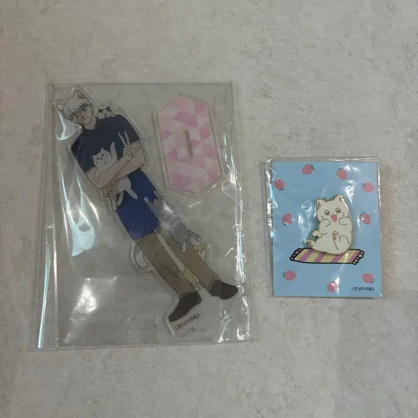 [BUNJANG] Nyahhan Namja Choonbae Acrylic Stand & Badge Bundle Set / 냐한 남자 춘배 아크릴 스탠드 뱃지 일괄