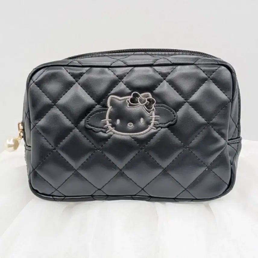 [BUNJANG] Sanrio Hello Kitty Black Quilting Angel Kitty Pouch / 산리오 헬로키티 블랙 퀼팅 엔젤키티 파우치 새상품