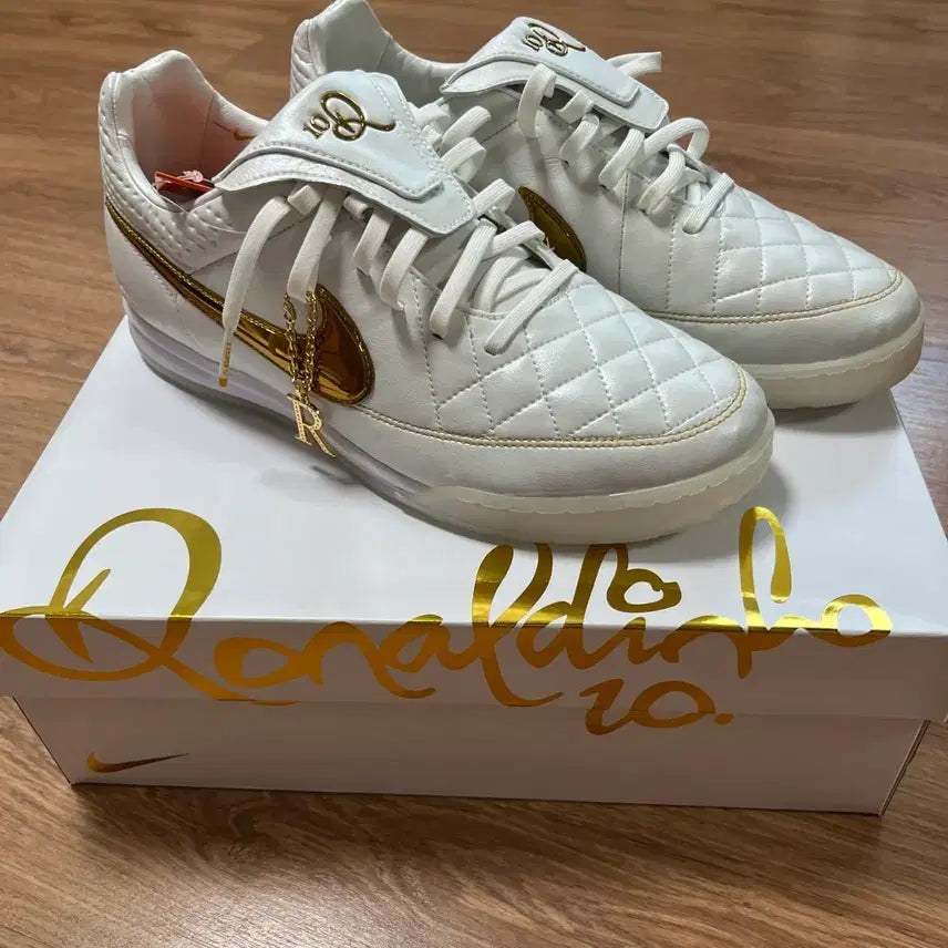 [BUNJANG] Nike Tiempo Legend RGN IC Ronaldinho Limited Edition Soccer Cleats / 나이키 티엠포 RGN IC 호나우지뉴 한정