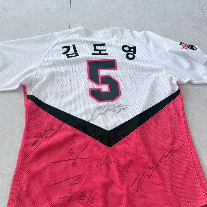 [BUNJANG] Kia Tigers Kim Do-young Autographed Home Replica Baseball Jersey (Size 100) / 기아타이거즈 김도영 친필 홈 레플리카 유니폼