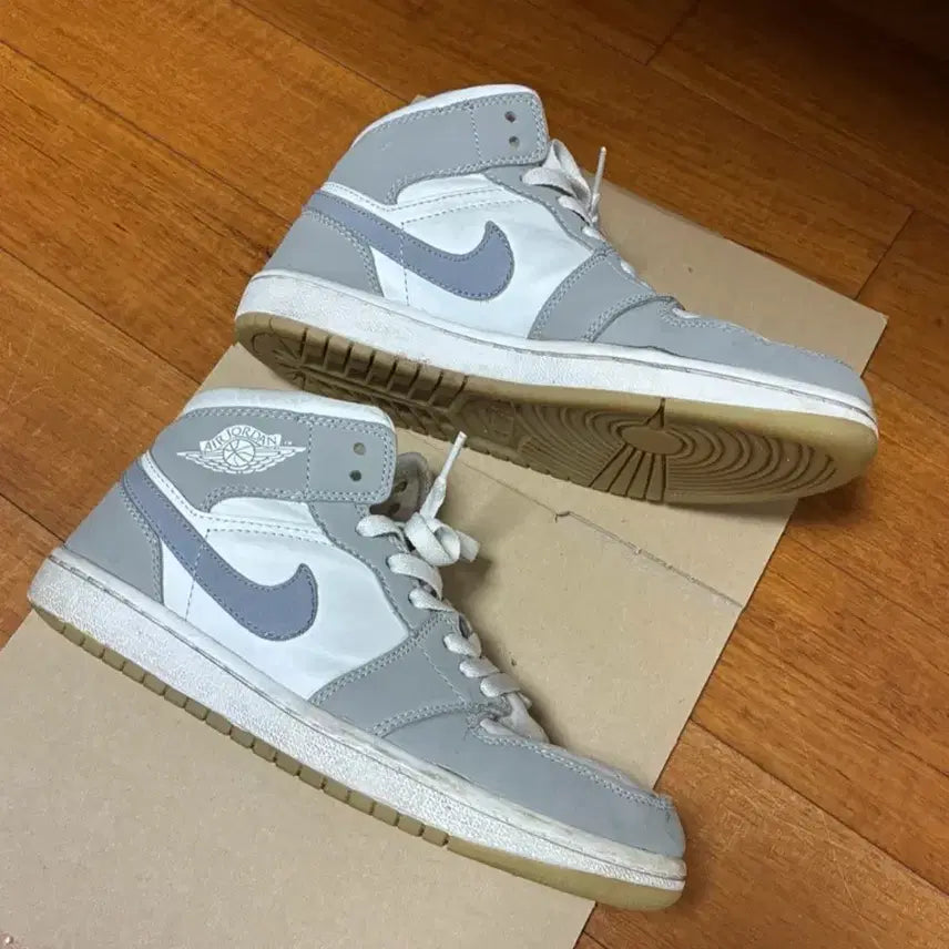 [BUNJANG] Air Jordan 1 Mid Grey White Sneakers / 에어 조던 1 미드 그레이 화이트