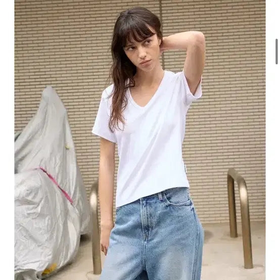 [BUNJANG] Ruba V-Neck T-Shirt White / 르바 브이넥 반팔 m (화이트) 새제품