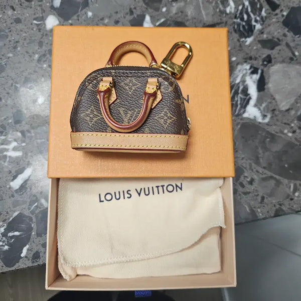 [BUNJANG] Louis Vuitton Alma Bag Charm / 루이비통 알마 키링