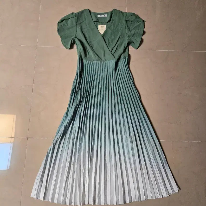 [BUNJANG] FOCUS Pleated Wrap Dress Green / FOCUS 플리츠 랩 원피스 그린