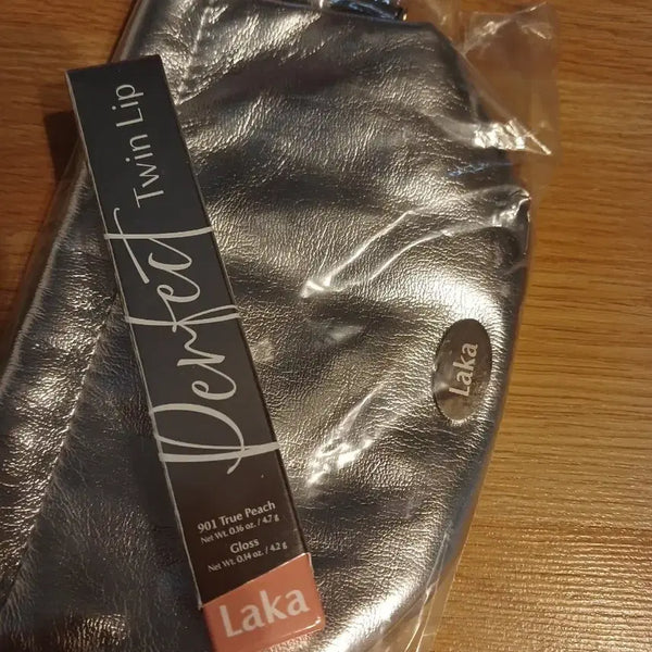 [BUNJANG] LAKA Perfect Twin Lip 901 True Peach Pouch Set / 급처분)라카 퍼펙트 트윈립 901트루피치 라카실버복조리파우치세트 팝니다