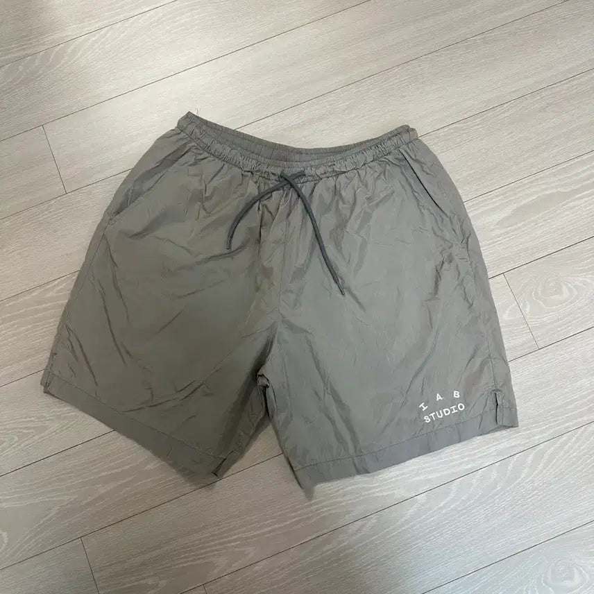 [BUNJANG] IAB Studio Grey Woven Shorts / 아이앱 그레이 우븐 반바지