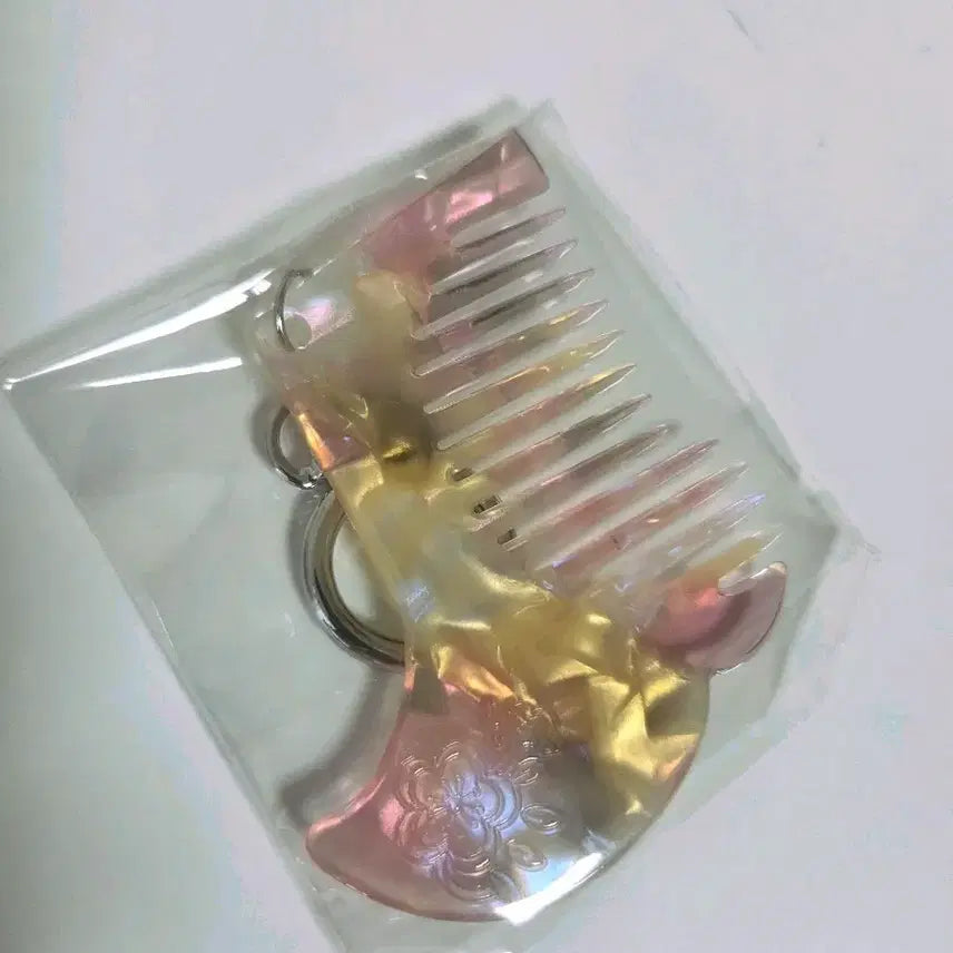 [BUNJANG] Clio Comb Keychain Noeulbitwonang Beige Sealed / 클리오 빗 키링 노을빛원앙베이지 미개봉