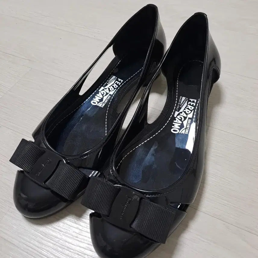 [BUNJANG] Salvatore Ferragamo Vara Ribbon Ballet Flats Black / 페라가모 바라 리본 플랫 슈즈 블랙