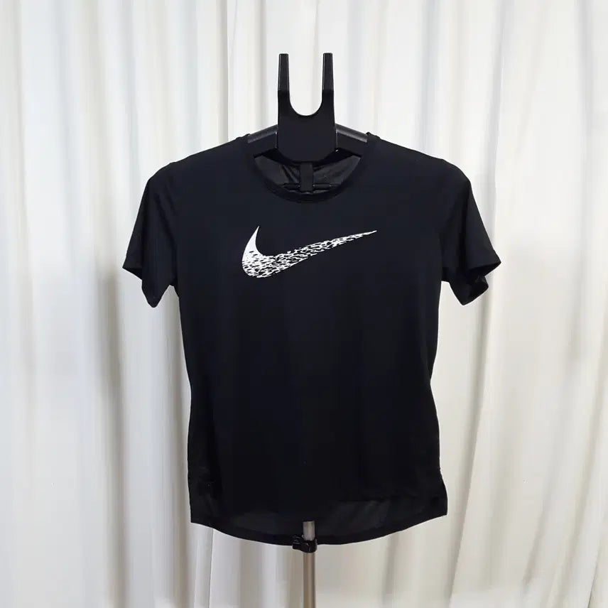 [BUNJANG] Nike Women's Swoosh Run Short Sleeve Running Top Black L / 22년 나이키 여성용 스우시 런 반소매 러닝 탑 블랙 L 오일장 0331