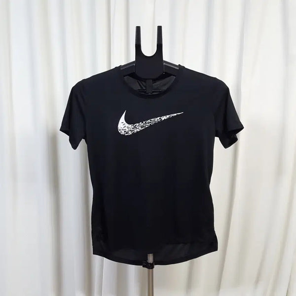 [BUNJANG] Nike Women's Swoosh Run Short Sleeve Running Top Black L / 22년 나이키 여성용 스우시 런 반소매 러닝 탑 블랙 L 오일장 0331