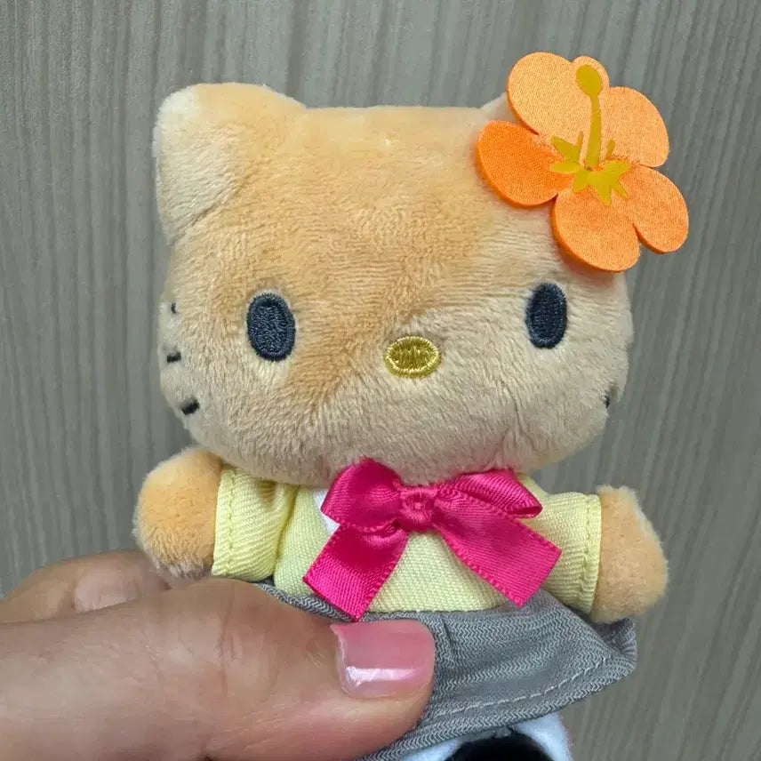 [BUNJANG] Sanrio Hello Kitty Tanning Mako Keyring / 산리오 헬로키티 태닝 마코 키링 새상품