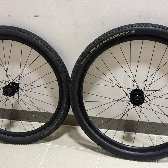 [BUNJANG] Merida Silex+ 6000 650b Wheelset with Continental Terra Hardpack Tires / 메리다 사일렉스+ 6000 순정 휠셋+컨티넨탈 테라 하드팩 튜블리스타이어