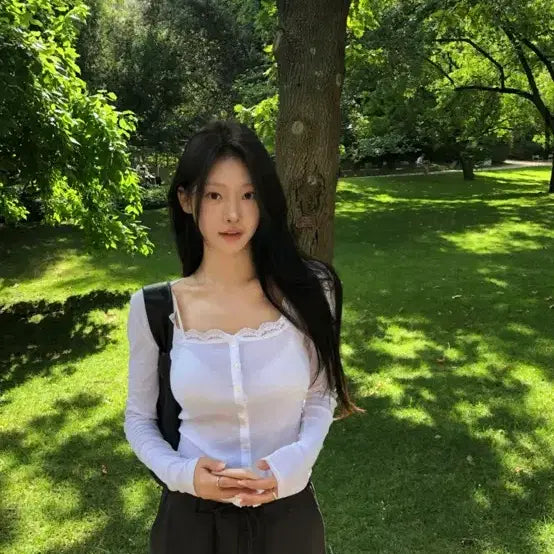 [BUNJANG] TheWish Leeds Chloe Lace Button T-Shirt / 더위시 Leeds Chloe 끌로에 레이스 버튼 티셔츠
