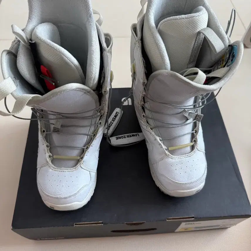 [BUNJANG] Burton Snowboard Boots White 240mm / 버튼 스노우보드 부츠 화이트 240mm