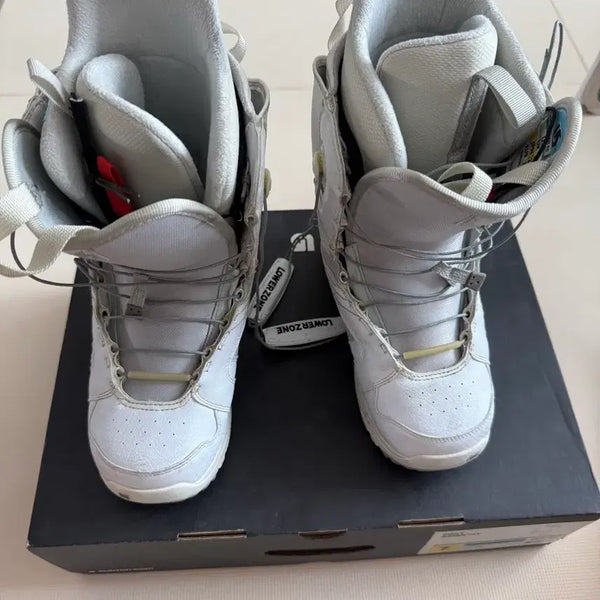 [BUNJANG] Burton Snowboard Boots White 240mm / 버튼 스노우보드 부츠 화이트 240mm
